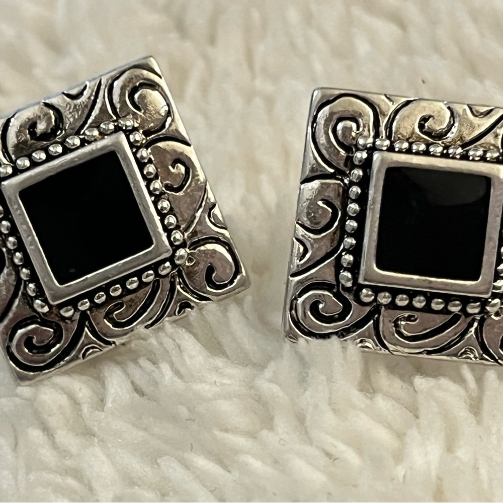 Vintage Napier screw on earrings.